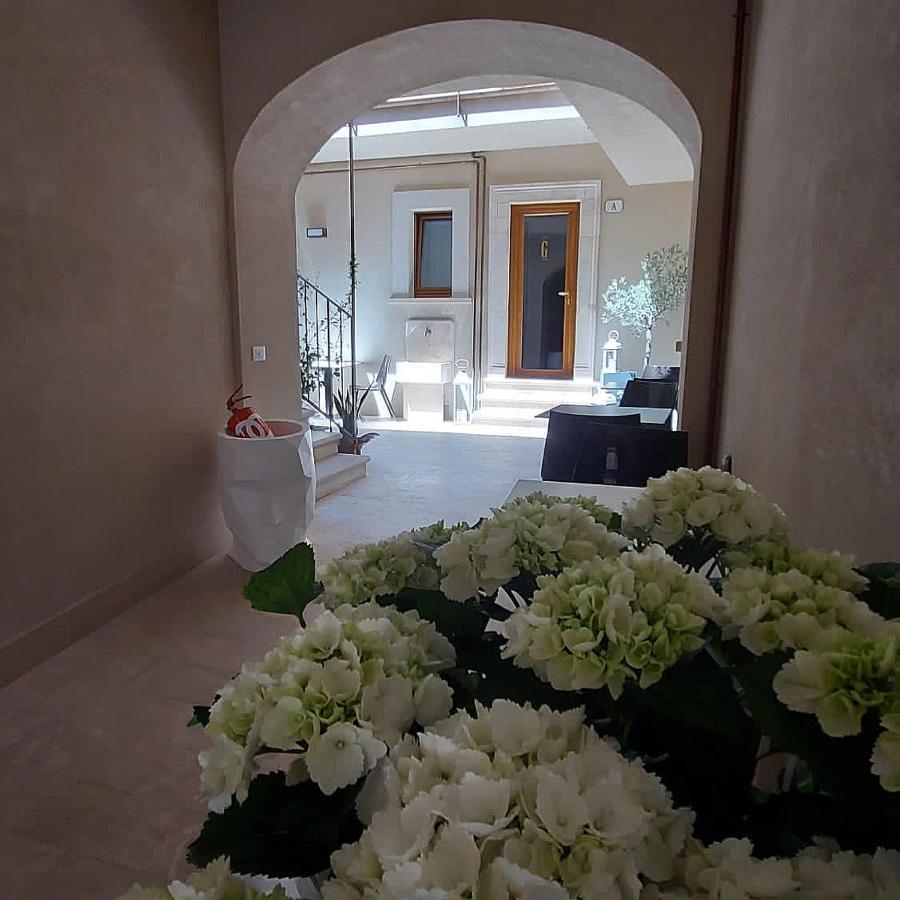 Ginevra Boutique Rooms - Palazzo Leosini - Residenze D'Epoca ลาควิลา ภายนอก รูปภาพ