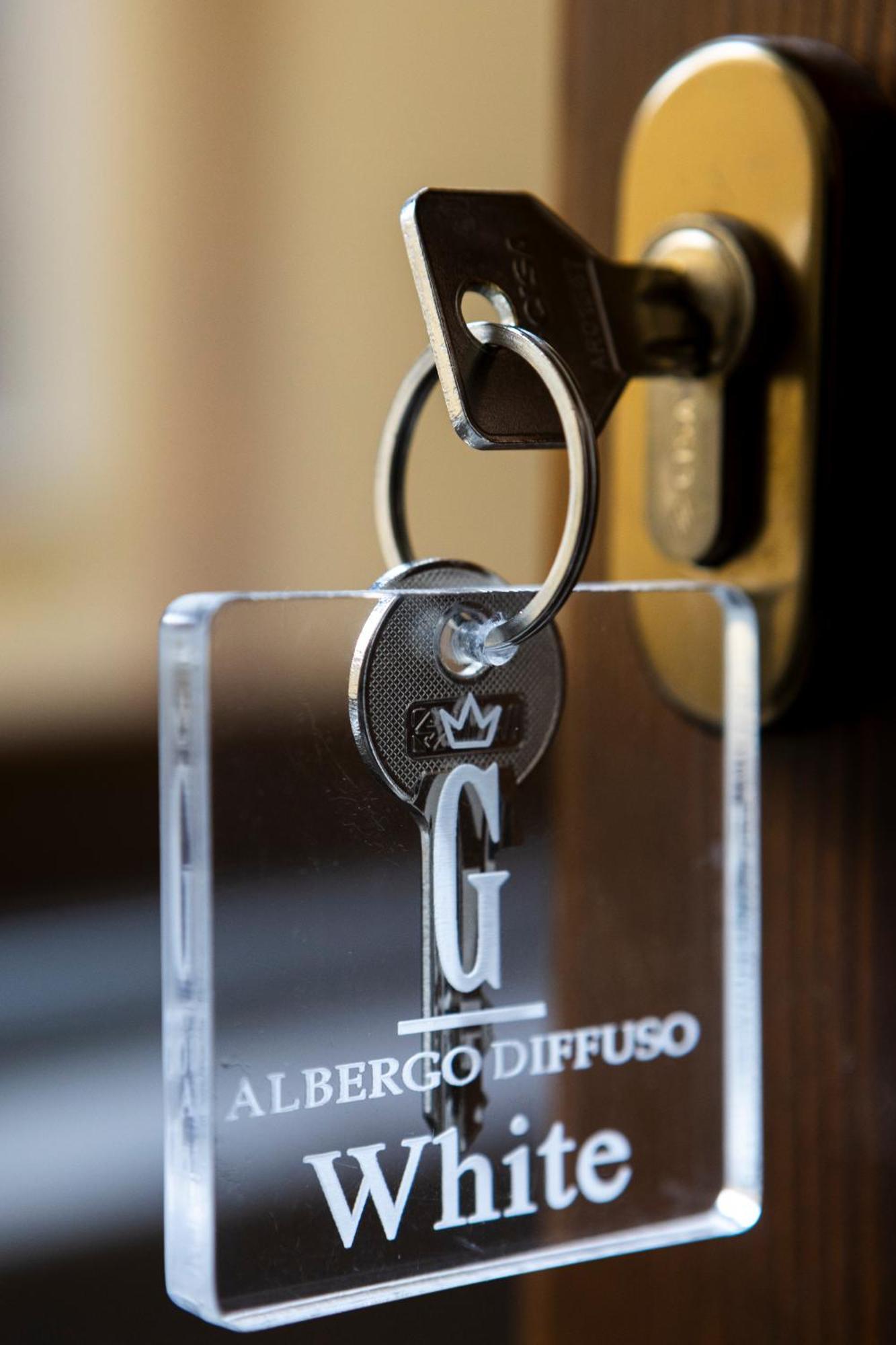 Ginevra Boutique Rooms - Palazzo Leosini - Residenze D'Epoca ลาควิลา ภายนอก รูปภาพ