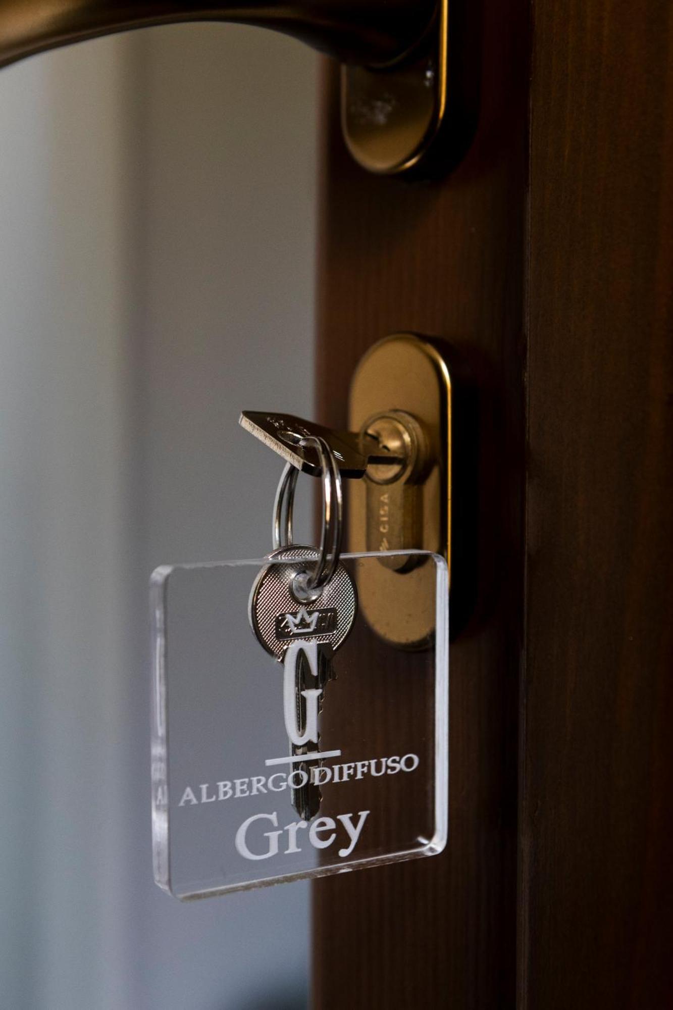 Ginevra Boutique Rooms - Palazzo Leosini - Residenze D'Epoca ลาควิลา ภายนอก รูปภาพ