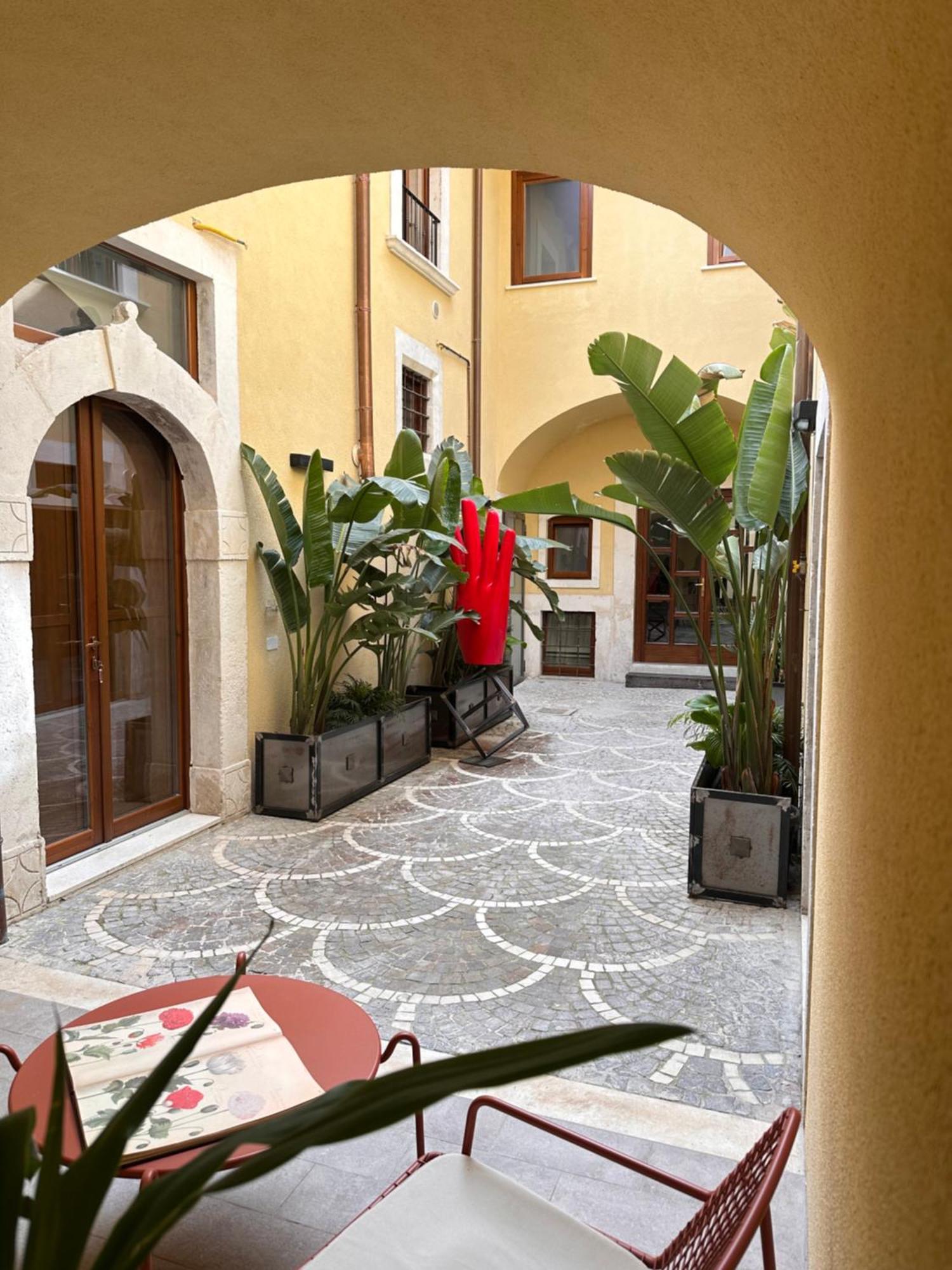 Ginevra Boutique Rooms - Palazzo Leosini - Residenze D'Epoca ลาควิลา ภายนอก รูปภาพ